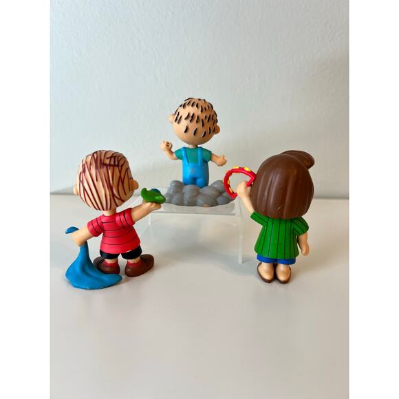 Peanuts Linus van Pelt, Charlie Brown, and Peppermint Patty Collectible Figures - Picture 3 of 8